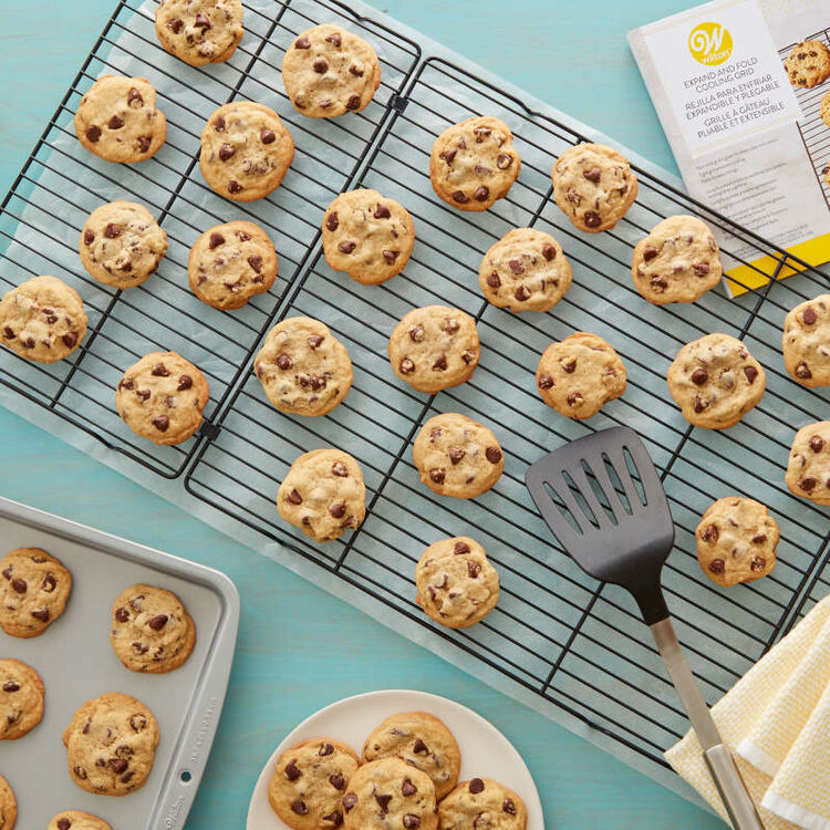 Expand and Fold 16-Inch Non-Stick Cooling Rack