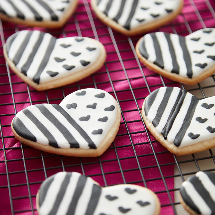 Covering a Cookie with Cookie Icing