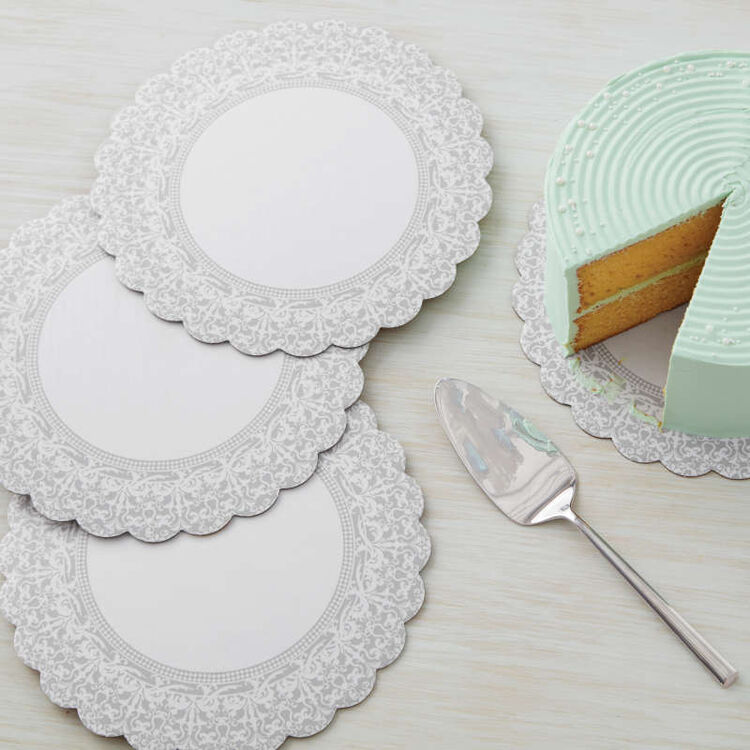 Scalloped Lace Cake Circles in Use