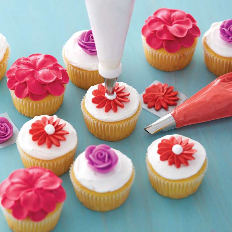 Piping Flowers on Cupcakes