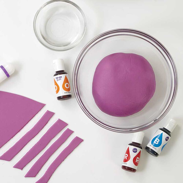 How to Color Fondant