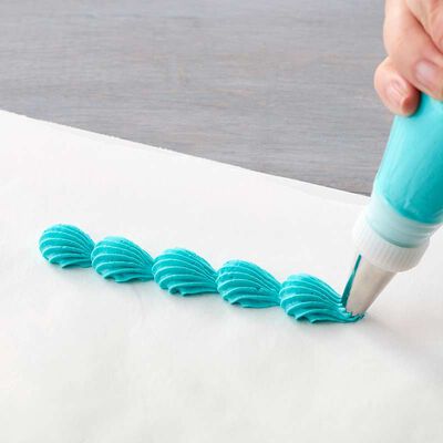 demonstration of repeated motion to make a continuous chain of buttercream shells
