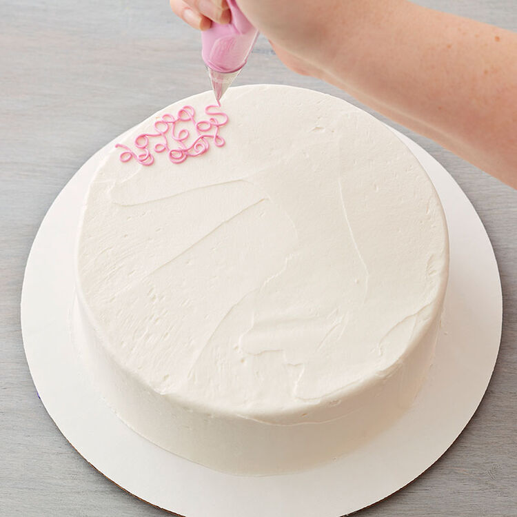 Sotas technique piped on the top of a round cake